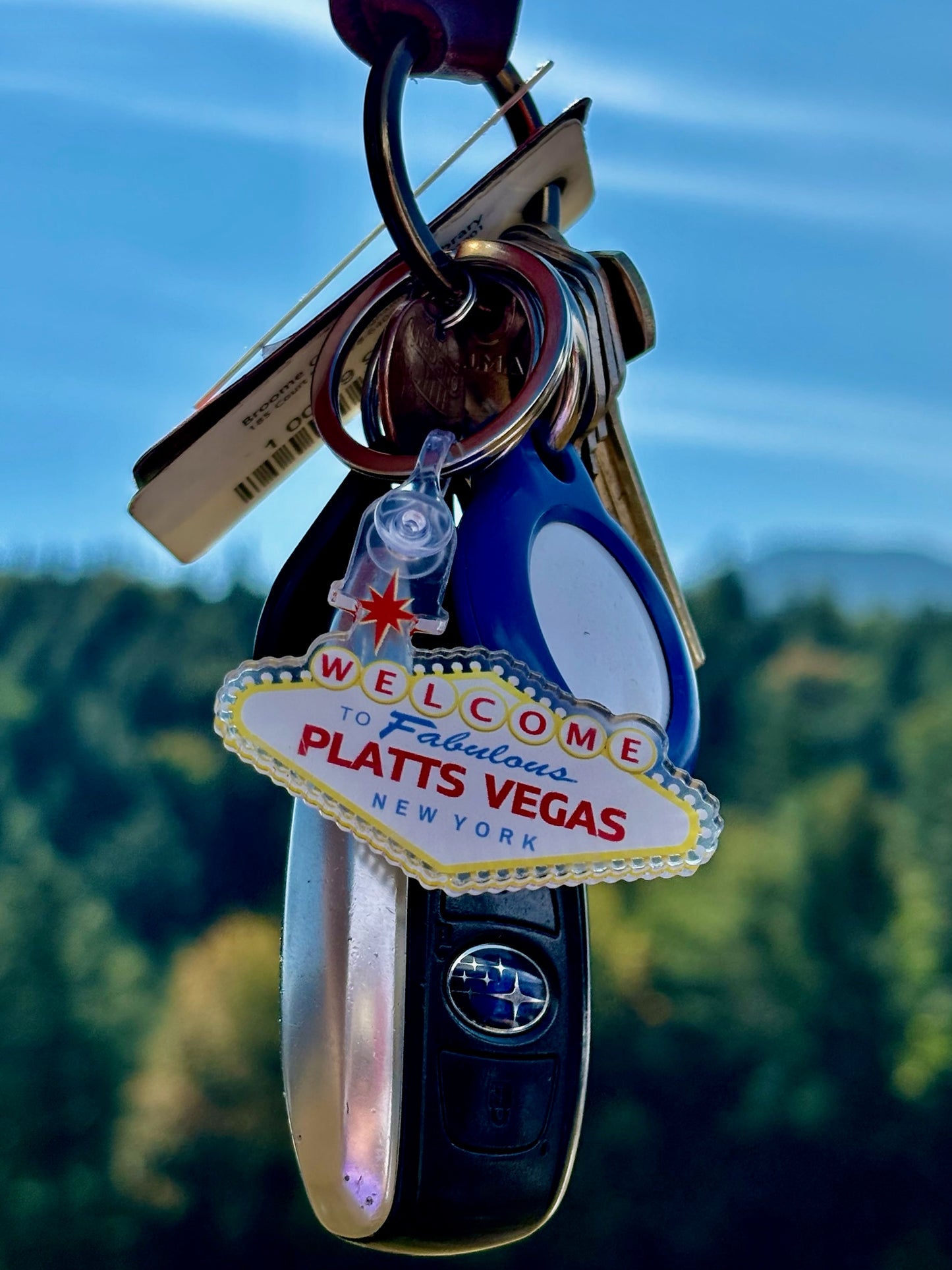 Welcome to the Fabulous Plattsvegas  Keychain  | Plattsburgh | North Country gift


Add a touch of humor to your everyday essentials with our "Welcome to Fabulous Platts Vegas" keychain! Perfect for Plattsburgh locals and SUNY Plattsburgh alumni, this che